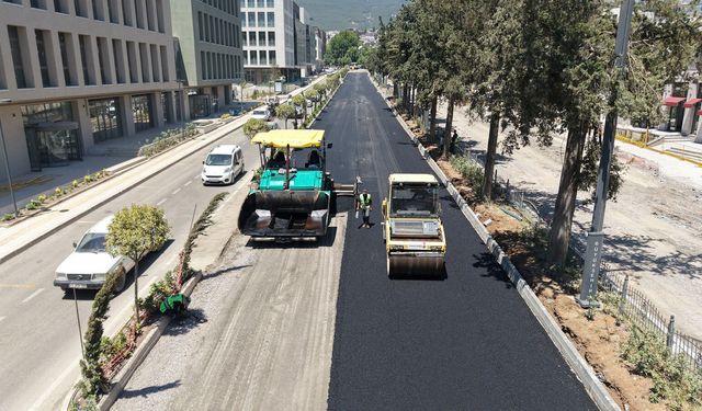 Azerbaycan Mahallesi’nde Asfalt Mesaisi Tüm Hızıyla Sürüyor