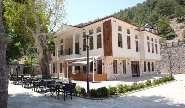 Büyükşehir’in Çınaraltı Çay Bahçesi, Hizmete Açılıyor