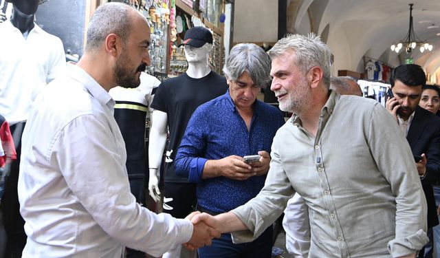 BAŞKAN GÖRGEL, KAPALI ÇARŞI’DA ESNAF VE VATANDAŞLARLA BİR ARAYA GELDİ
