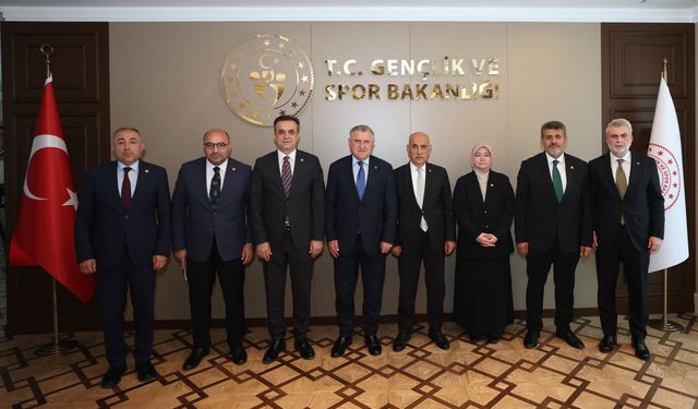 AK PARTİ KAHRAMANMARAŞ HEYETİ GENÇLİK VE SPOR BAKANI BAK İLE BİR ARAYA GELDİ