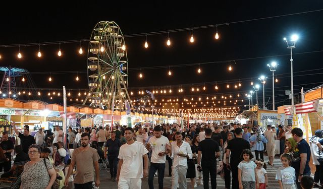 GELENEKSEL AĞUSTOS FUARI ESNAFIN YÜZÜNÜ GÜLDÜRDÜ