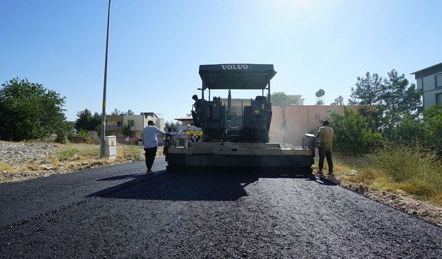 PAZARCIK’TA YOLLAR YENİLENİYOR