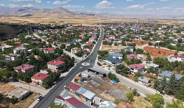 AFŞİN’DE 3 MAHALLENİN ULAŞIMINI İYİLEŞTİREN YOL YATIRIMI TAMAMLANDI