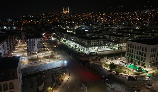 BÜYÜKŞEHİR, ASFALT SEFERBERLİĞİNİ YENİ HAFTADA 22 FARKLI NOKTADA SÜRDÜRECEK