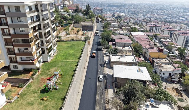 KÂTİP ÇELEBİ CADDESİ’NDE ASFALT MESAİSİ SÜRÜYOR