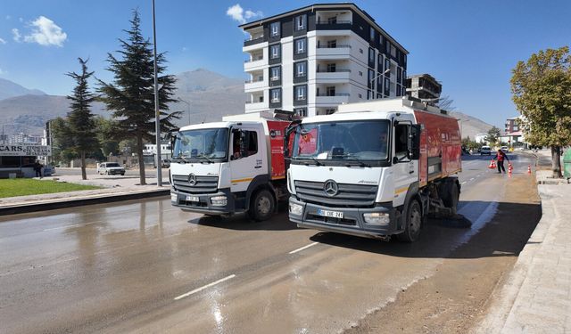 ELBİSTAN’IN CADDELERİNDE TEMİZLİK