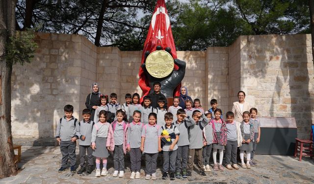 EDEBİYAT ŞEHRİ’NDE ÇOCUKLARIN DÜNYASI KİTAPLARLA RENKLENİYOR