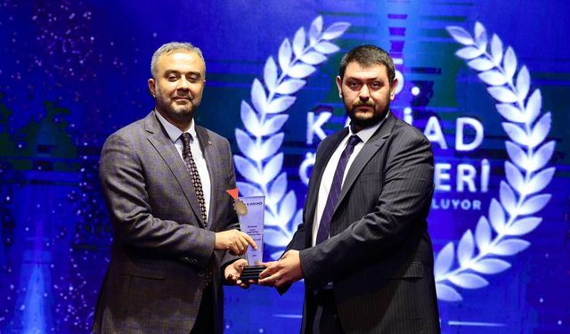ÖDÜLÜN EN ÖZELİ BAŞKAN TOPTAŞ’A