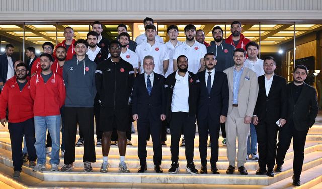 BAŞKAN GÖRGEL, “BASKETBOL TAKIMIMIZ ŞEHRİMİZİ EN GÜZEL ŞEKİLDE TEMSİL EDİYOR”