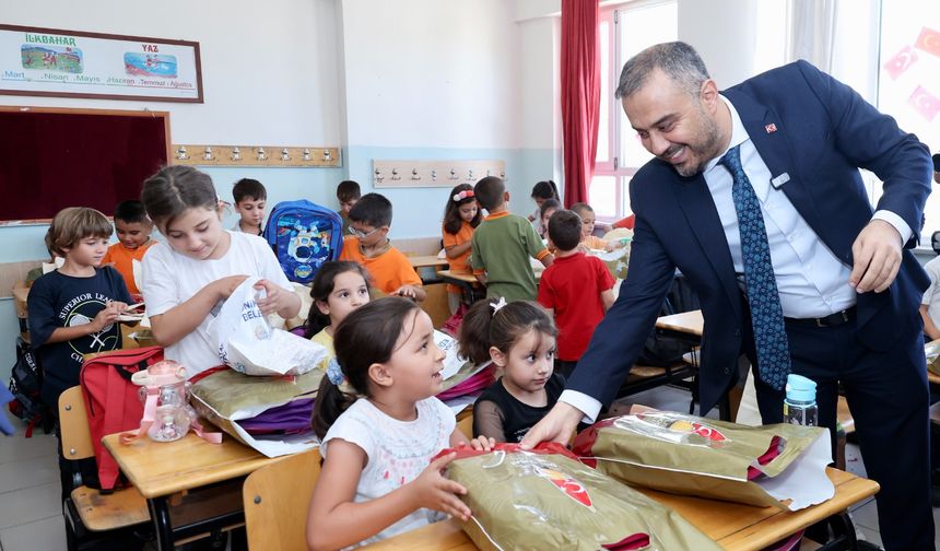 Başkan Toptaş’tan 3 Bin Öğrenciye Kırtasiye Seti Desteği