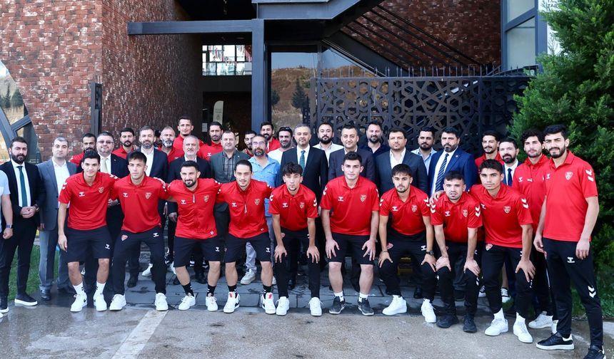 ONİKİŞUBATSPOR FIRTINA GİBİ GELİYOR