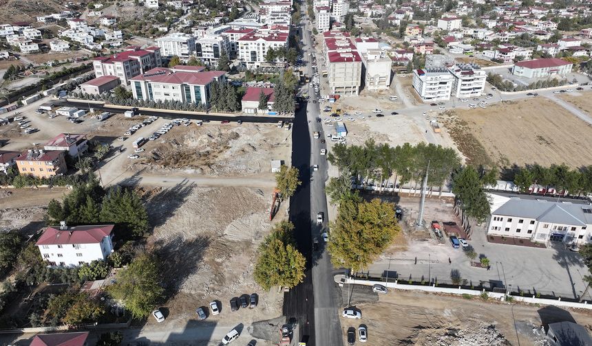 Türkoğlu'nda Mahir Ünal Caddesi Yenileniyor