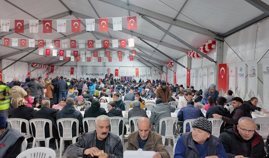 Binlerce Vatandaş Milli İrade Meydanı’ndaki Gönül Sofrasında Buluştu