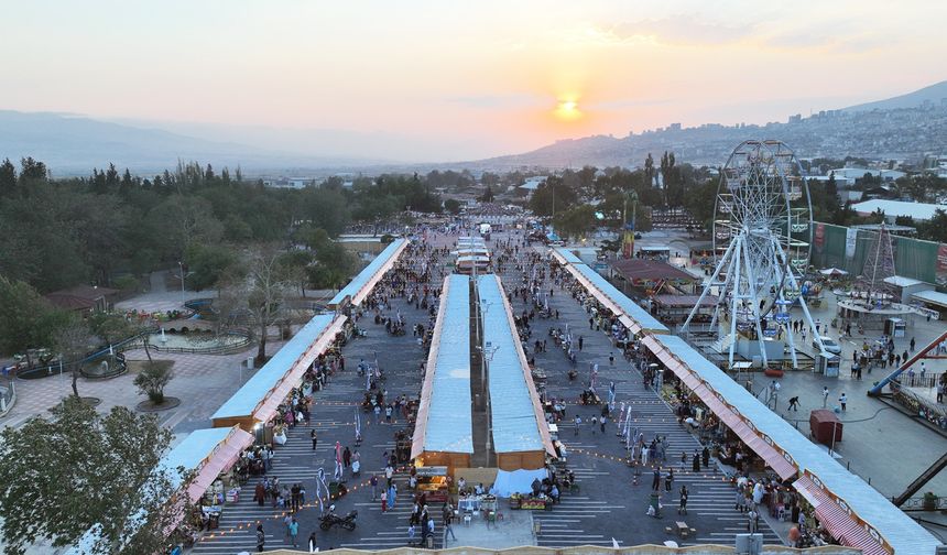 Eğlence, Lezzet ve Nostalji; Ağustos Fuarı 5. Gününde de Doludizgin