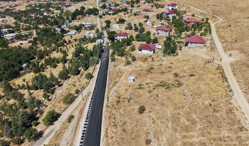 Büyükşehir, Afşin Kırsalında Ulaşım Ağını Güçlendirmeye Devam Ediyor