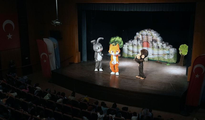Sahne Çocuklar İçin Yeşerdi; Miniklere Doğa Sevgisi Aşılandı