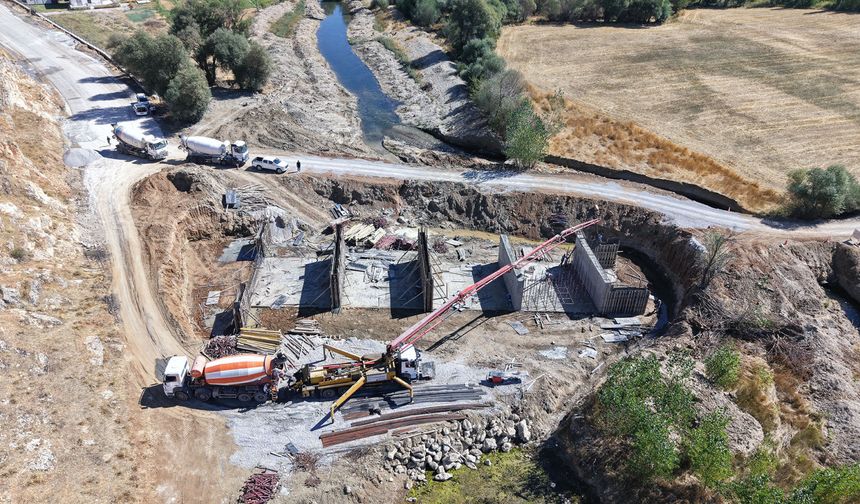 Göksun’daki Modern Köprü Hızla Yükseliyor