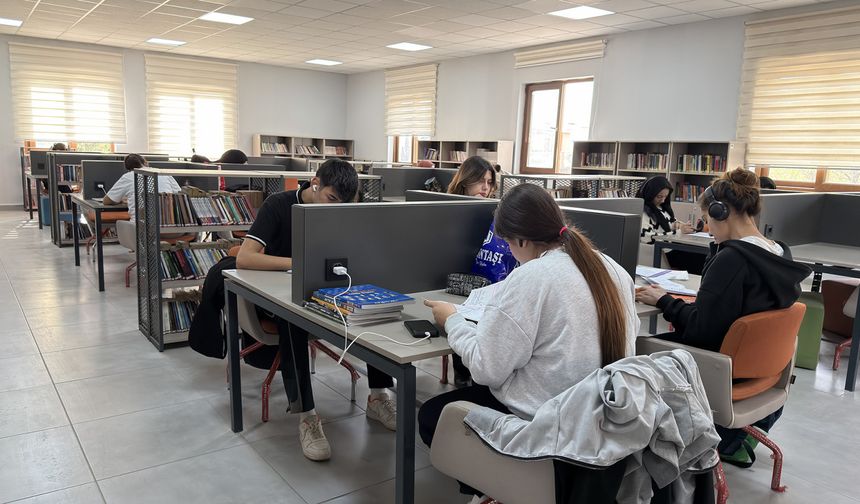 Büyükşehir’in Gençlik Merkezinde Hem Ders Çalışma Hem Sosyalleşme İmkânı