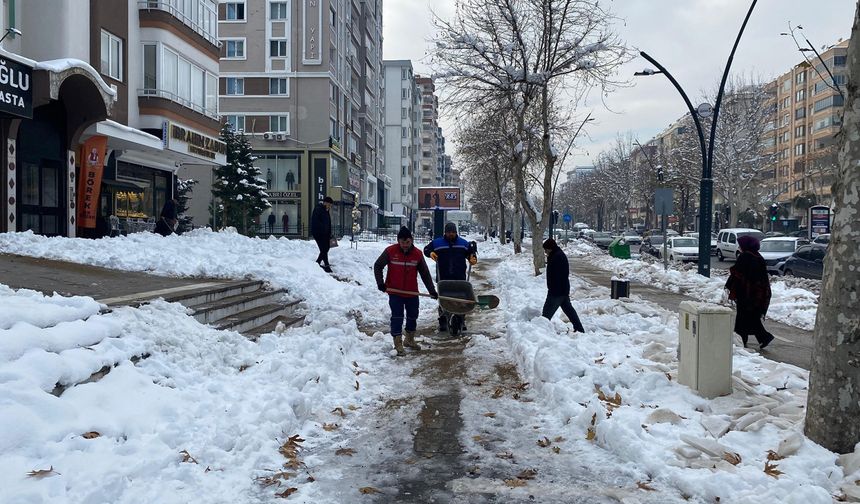 Büyükşehir’den Yaya Güvenliği İçin Kesintisiz Mesai