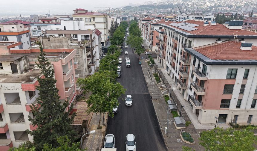 Büyükşehir, Cahit Zarifoğlu Caddesi’nin Asfaltını Baştan Uca Yeniledi
