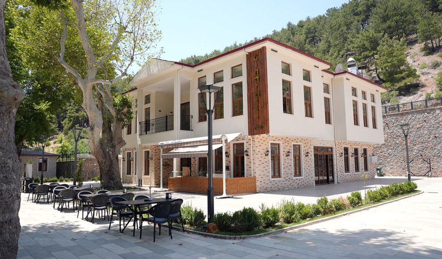 Büyükşehir’in Çınaraltı Çay Bahçesi, Hizmete Açılıyor
