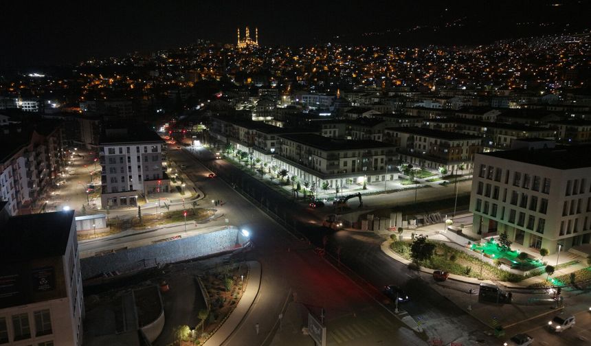 BÜYÜKŞEHİR, ASFALT SEFERBERLİĞİNİ YENİ HAFTADA 22 FARKLI NOKTADA SÜRDÜRECEK