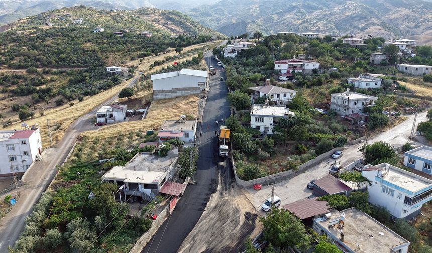 ONİKİŞUBAT KIRSALINDA YOL YATIRIMLARI ARTARAK SÜRÜYOR