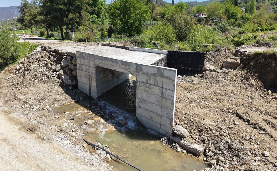 Andırın’da 5 Mahalleye Ulaşım Sağlayan Köprü Menfezde Sona Gelindi