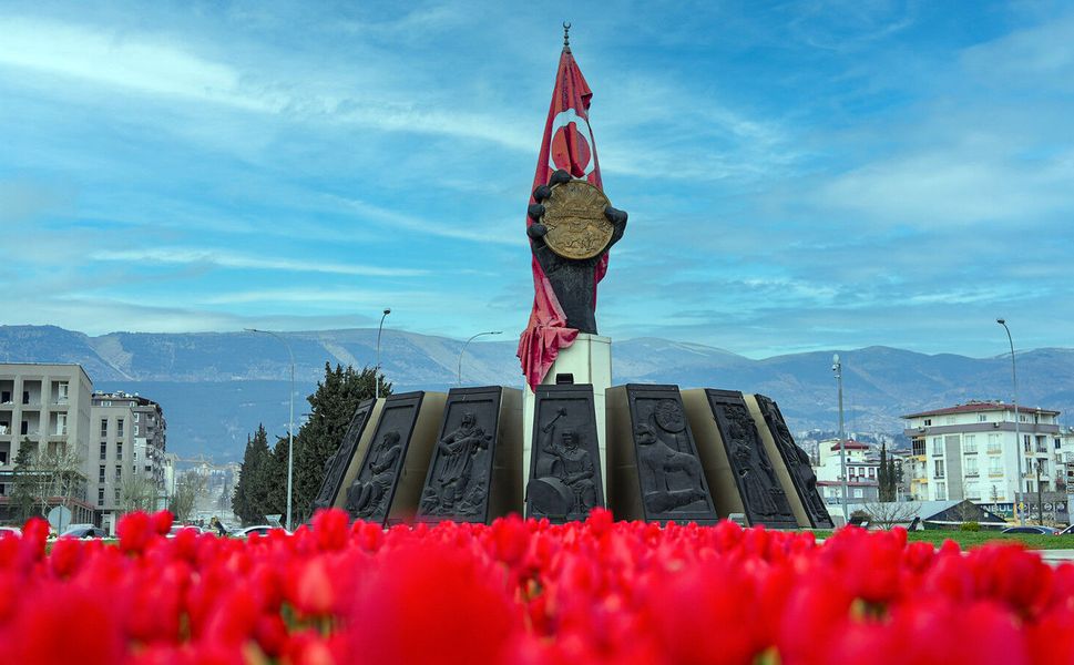 Şehir Çiçek Açtı; Kavşaklarda Görsel Şölen