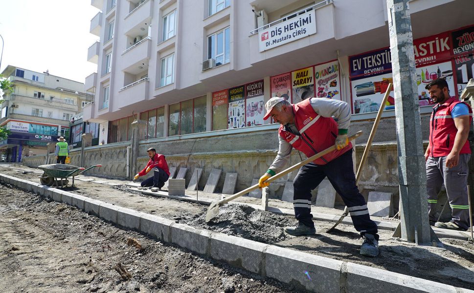 Büyükşehir, Cahit Zarifoğlu Caddesi’nde Kapsamlı Yenileme Çalışması Başlattı