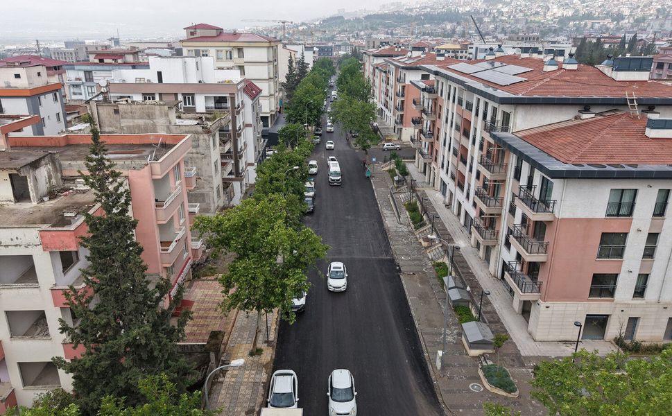Büyükşehir, Cahit Zarifoğlu Caddesi’nin Asfaltını Baştan Uca Yeniledi