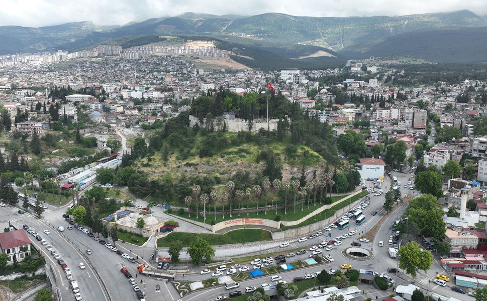 Tarihi Kalede Depremin İzleri Hızla Siliniyor