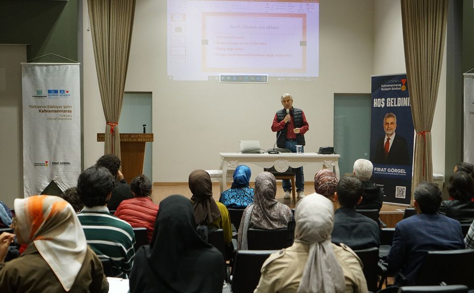 Yazarlık Akademisinde Edebiyatın Duygusal Derinliği Konuşuldu