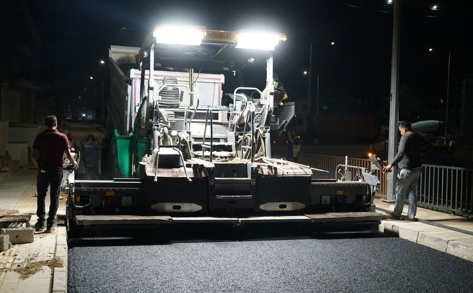 Büyükşehir Asfalt Mesaisini Gece Gündüz Sürdürüyor