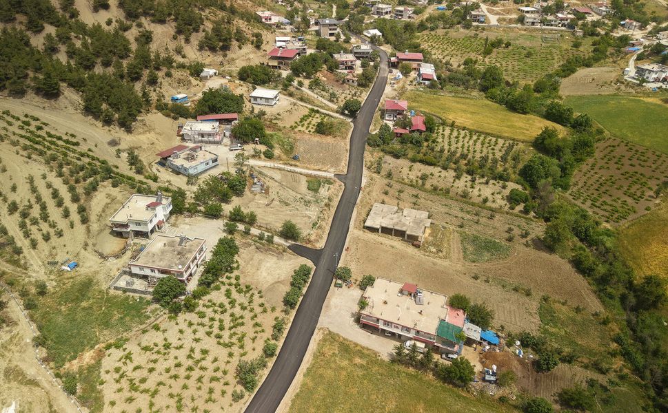 Büyükşehir, Bulutoğlu’nun 4 Kilometrelik Ana Yolunu Sıcak Asfaltla Buluşturuyor