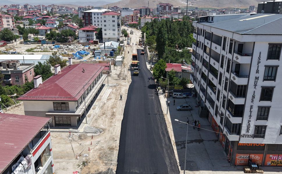Elbistan Hacı Esat Efendi Caddesi Büyükşehir’le Modern Görünüme Kavuşuyor