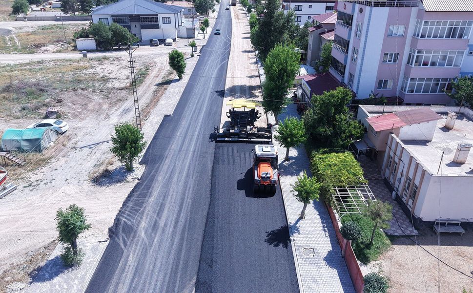 Büyükşehir, Elbistan’daki Tepebaşı Caddesi’nde Asfalt Mesaisine Başladı