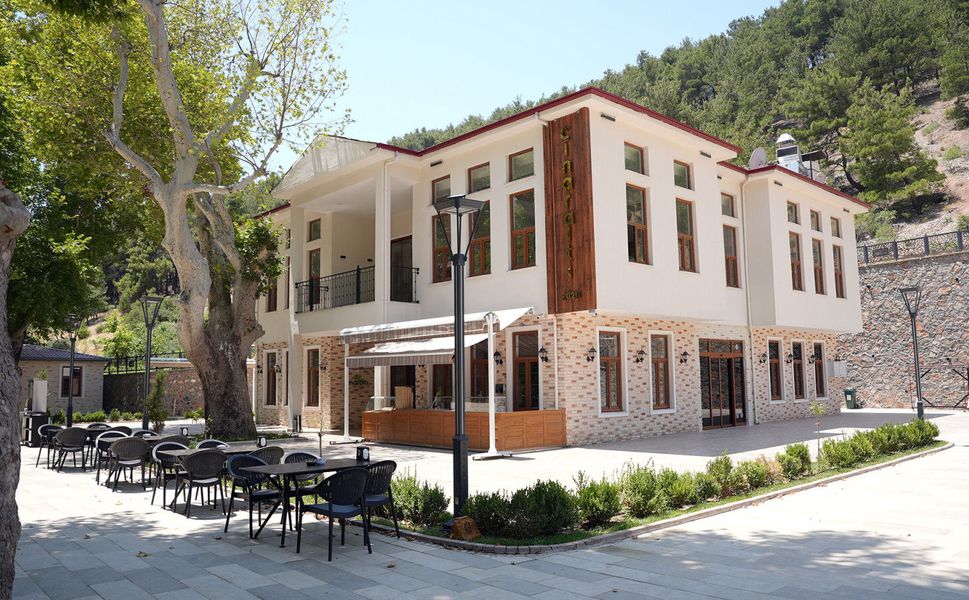 Büyükşehir’in Çınaraltı Çay Bahçesi, Hizmete Açılıyor