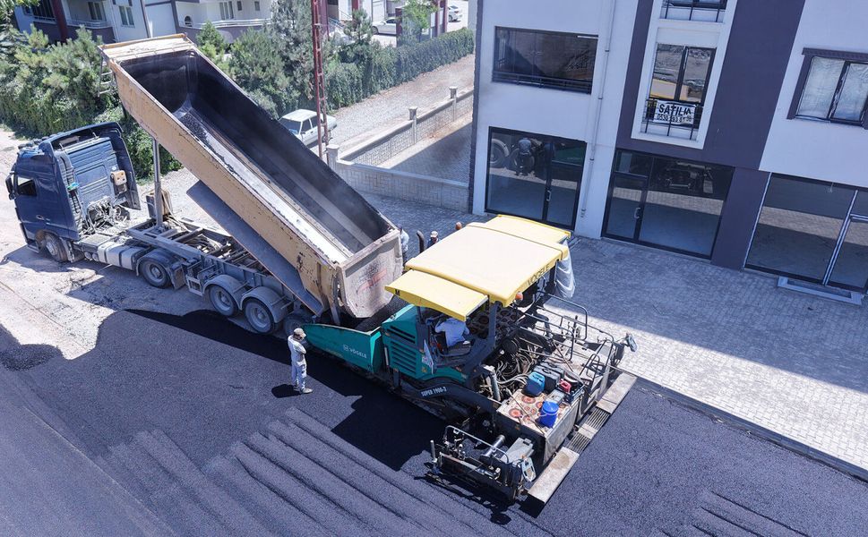 ELBİSTAN KÜMBET CADDESİ YENİ GÖRÜNÜMÜNE KAVUŞUYOR