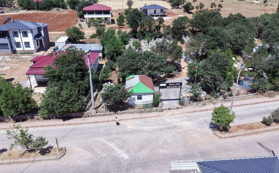 Büyükşehir’den Nurhak’ta Mezarlık Düzenlemesi