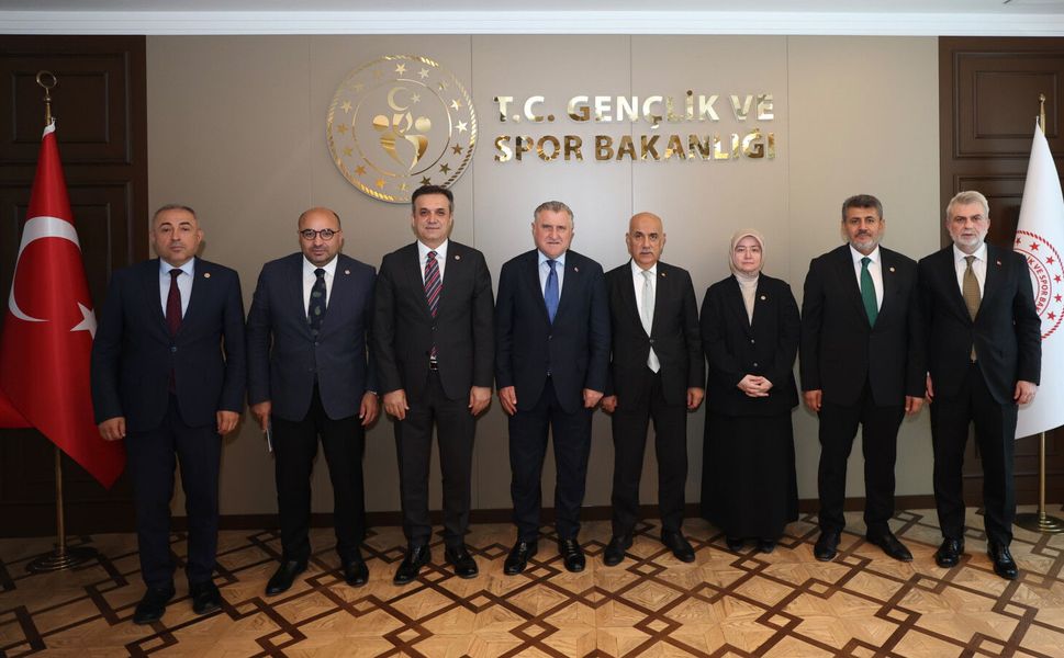 AK PARTİ KAHRAMANMARAŞ HEYETİ GENÇLİK VE SPOR BAKANI BAK İLE BİR ARAYA GELDİ