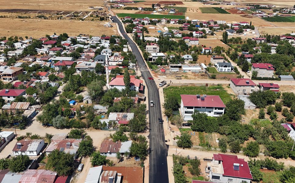 BÜYÜKŞEHİR’DEN AFŞİN’DE ULAŞIMI İYİLEŞTİRECEK BİR ASFALT YATIRIMI DAHA