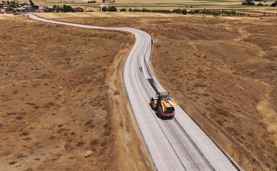AFŞİN KIRSALINDA ULAŞIMI İYİLEŞTİREN YOL ÇALIŞMASI