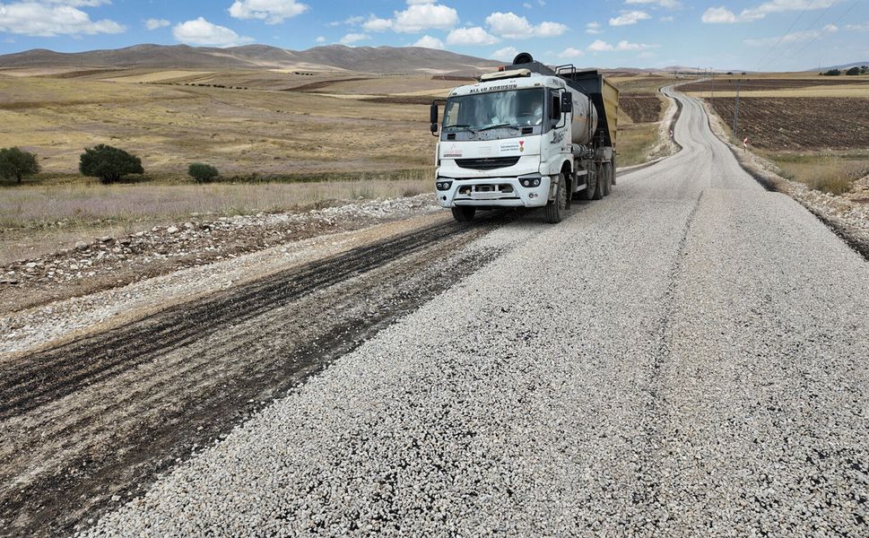 ELBİSTAN KIRSALINDA ULAŞIM GÜÇLENİYOR