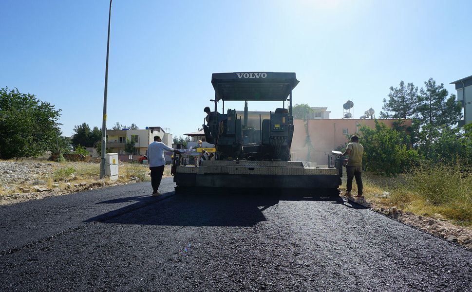 PAZARCIK’TA YOLLAR YENİLENİYOR