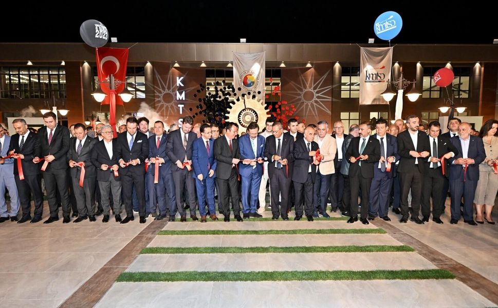 AÇILIŞI, PATRONLARIN PATRONU YAPTI
