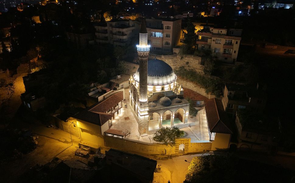 DEPREMDE HASAR ALAN 5 CAMİ DAHA YENİDEN İBADETE AÇILIYOR
