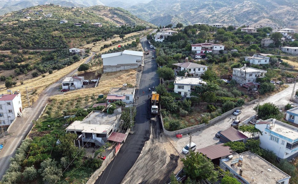 ONİKİŞUBAT KIRSALINDA YOL YATIRIMLARI ARTARAK SÜRÜYOR