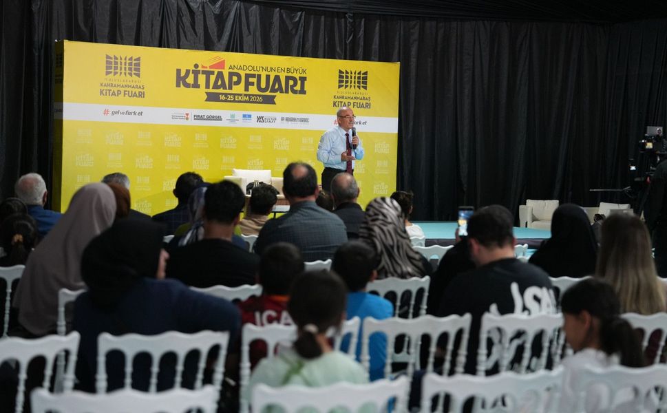 KİTAP FUARI’NDA HALİT ERTUĞRUL’DAN GENÇLERE VE AİLELERE HAYAT REHBERLİĞİ
