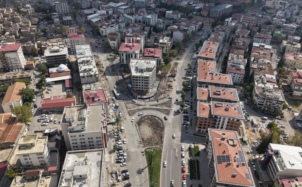 MÜFTÜLÜK MEYDANI’NDA ULAŞIMI RAHATLATACAK DÜZENLEME